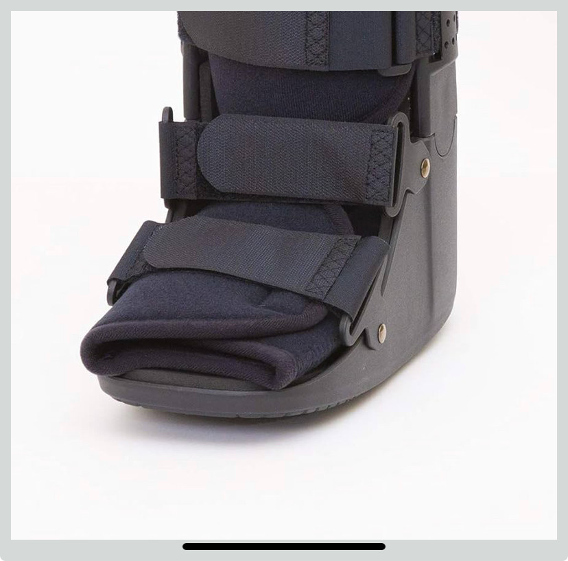 United Ortho USA14105 Air Cam Walker Fracture Boot, Medium, Black