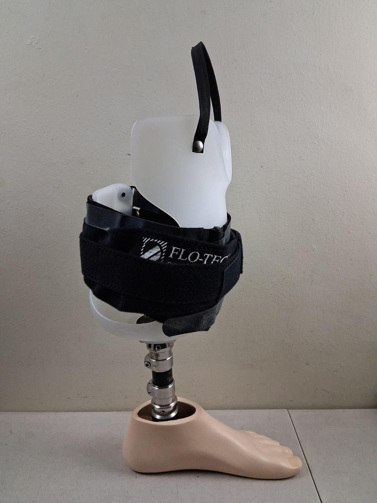 Transtibial Prosthetic Leg Assembly Left Flo Tech O & P APC Coupling Sz 10 Foot