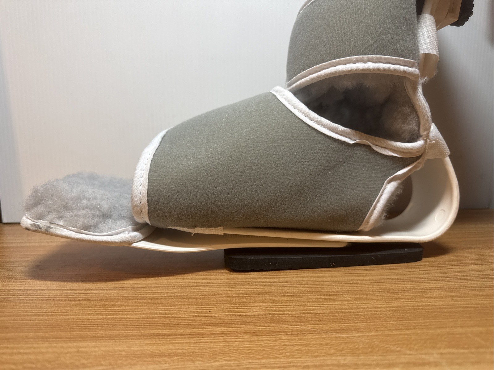 Procare 79-90550 Hook & Loop Closure Universal Podous Boot, Regular – OPEN BOX