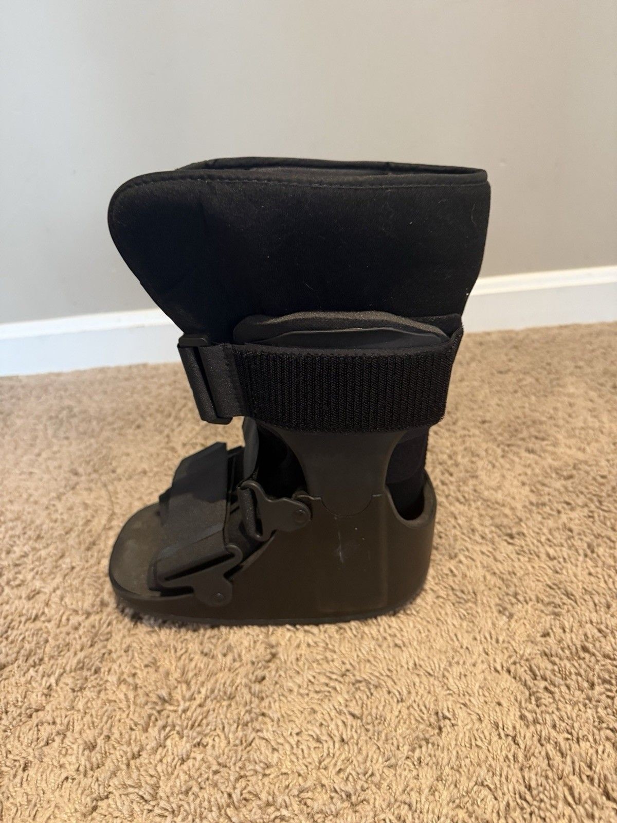 United Ortho Short Air Cam Walker Fracture Boot, Small, S, Black