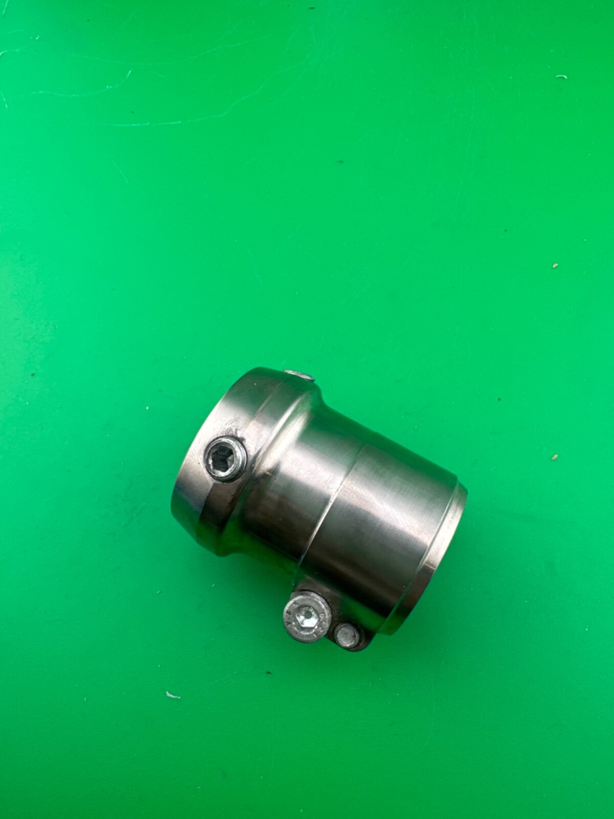 Prosthetic tube clamp tubeclamp. Fits 30mm diameter pylon. Titanium. Bulldog