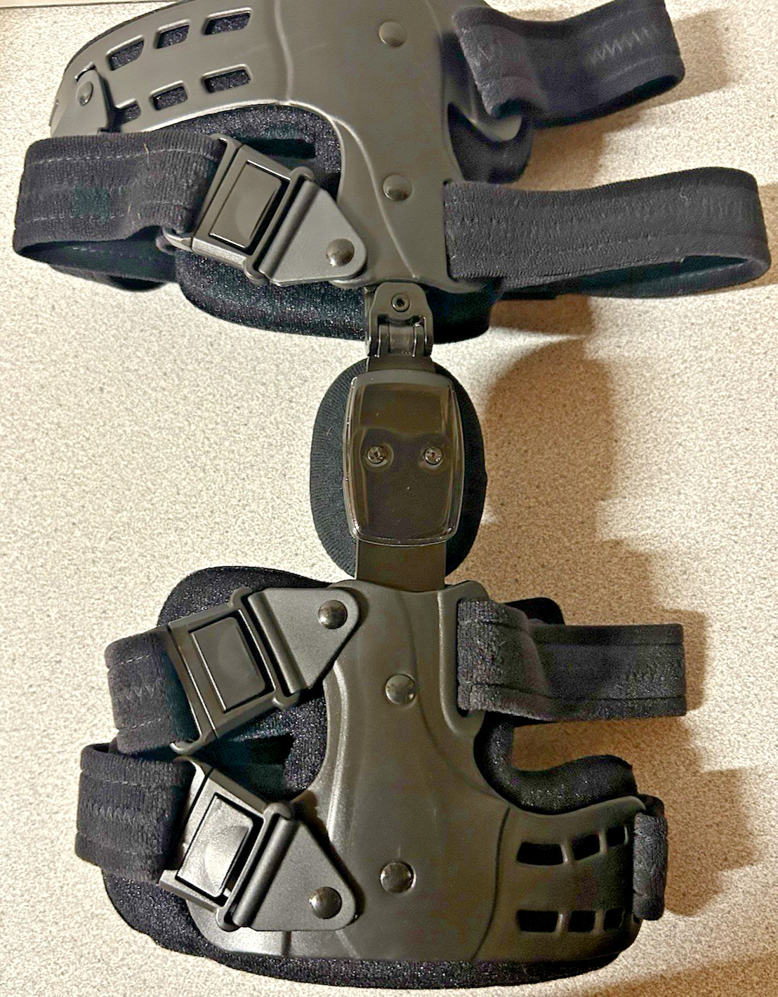 NEW Dr Medical DRMS The OA Reliever Left Knee Brace KB-138L Universal w Sleeve