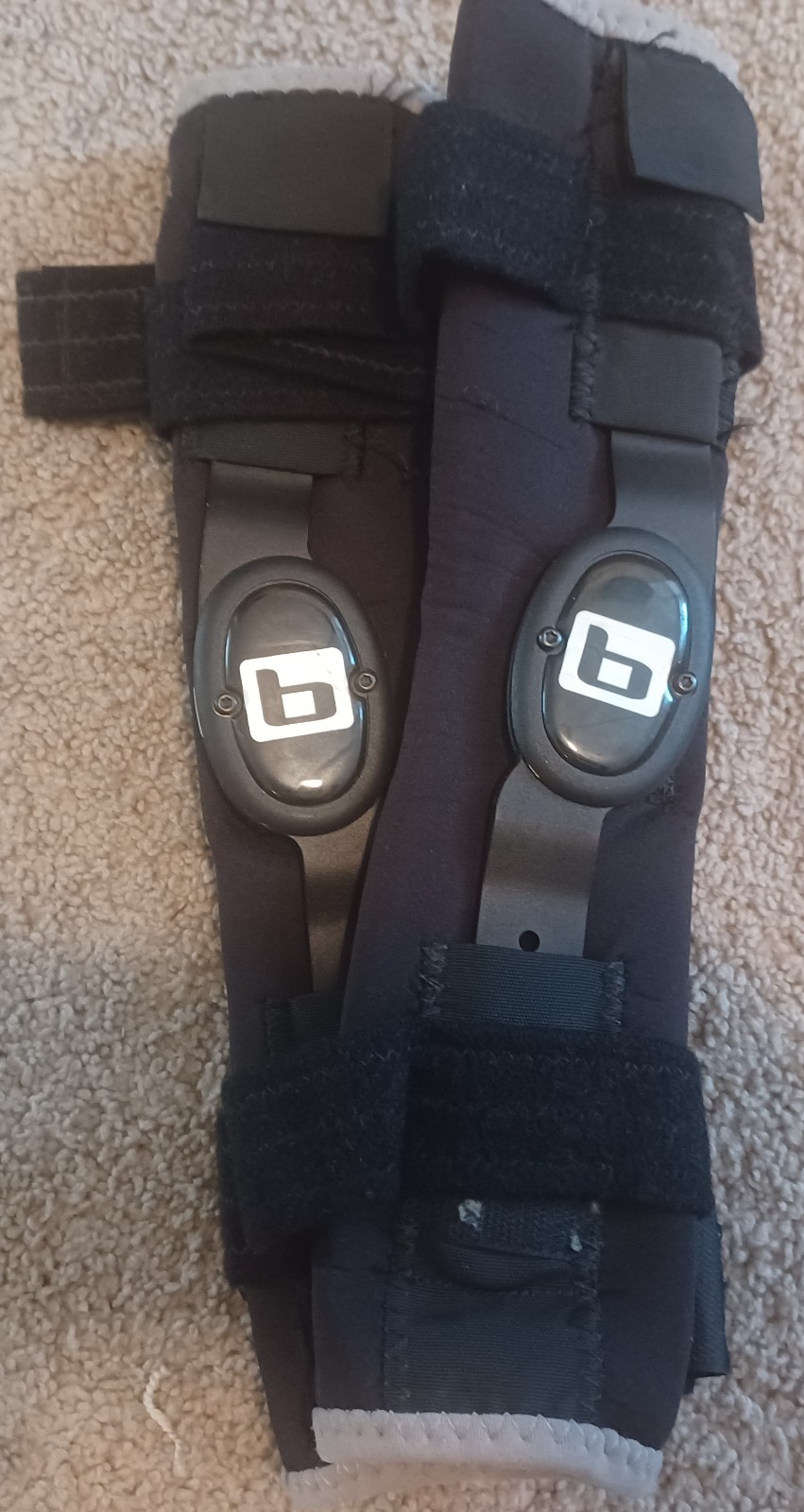 BLEDSOE CROSSOVER Classic (Pull On) Knee Brace For Patella Tracking