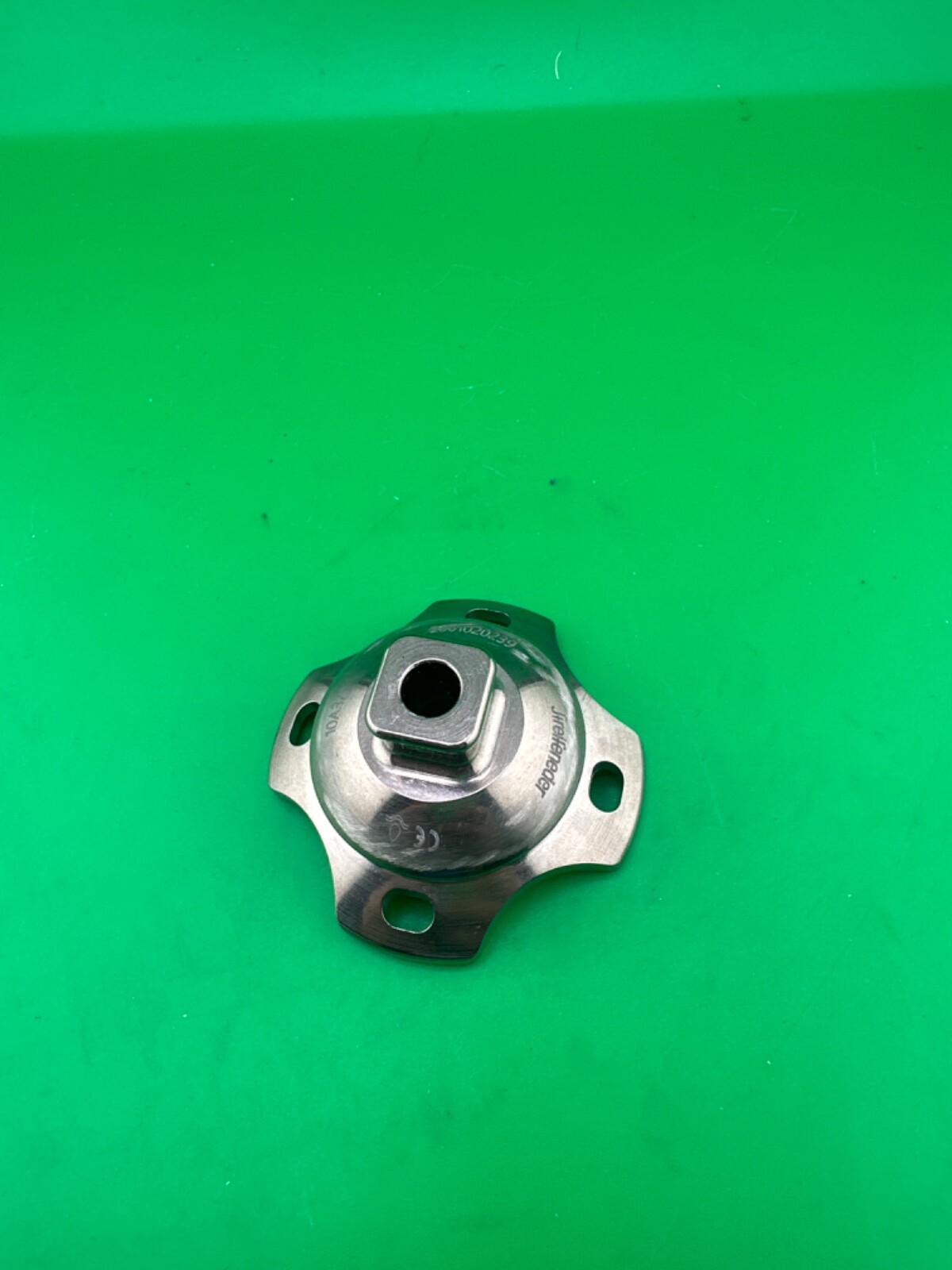 Prosthetic component adapter part. Lamination male pyramid