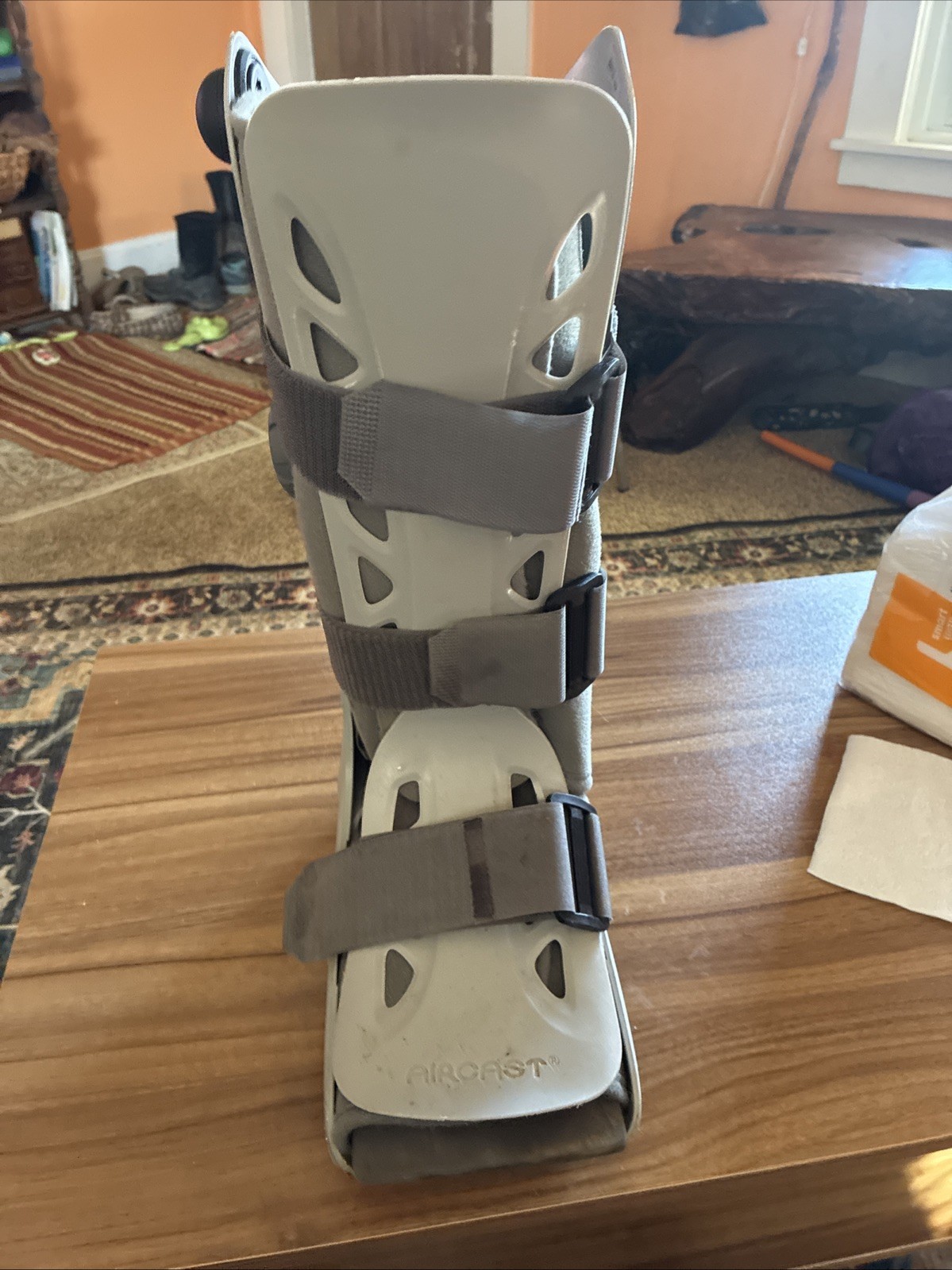 Aircast Softstrike Walking Boot Size LARGE with Side Pump Inflation