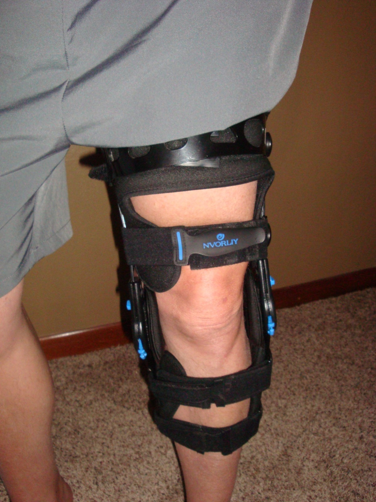 Nvorliy Knee Brace for Functional Posterior Cruciate Ligament Recovery Med left