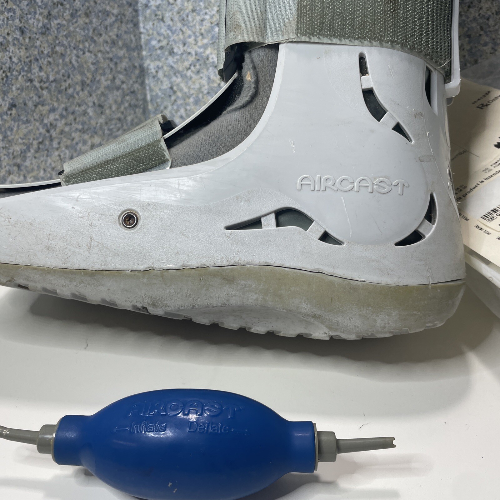 AIRCAST Walker Walking Boot Foam Pneumatic Small with Pump