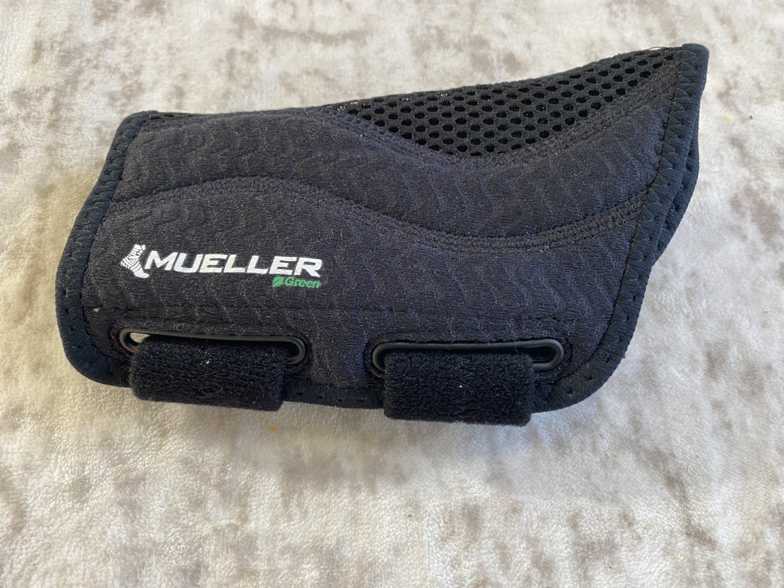 Mueller Sports Medicine Fitted Wrist Brace LEFT One Size Fits Most Max Support
