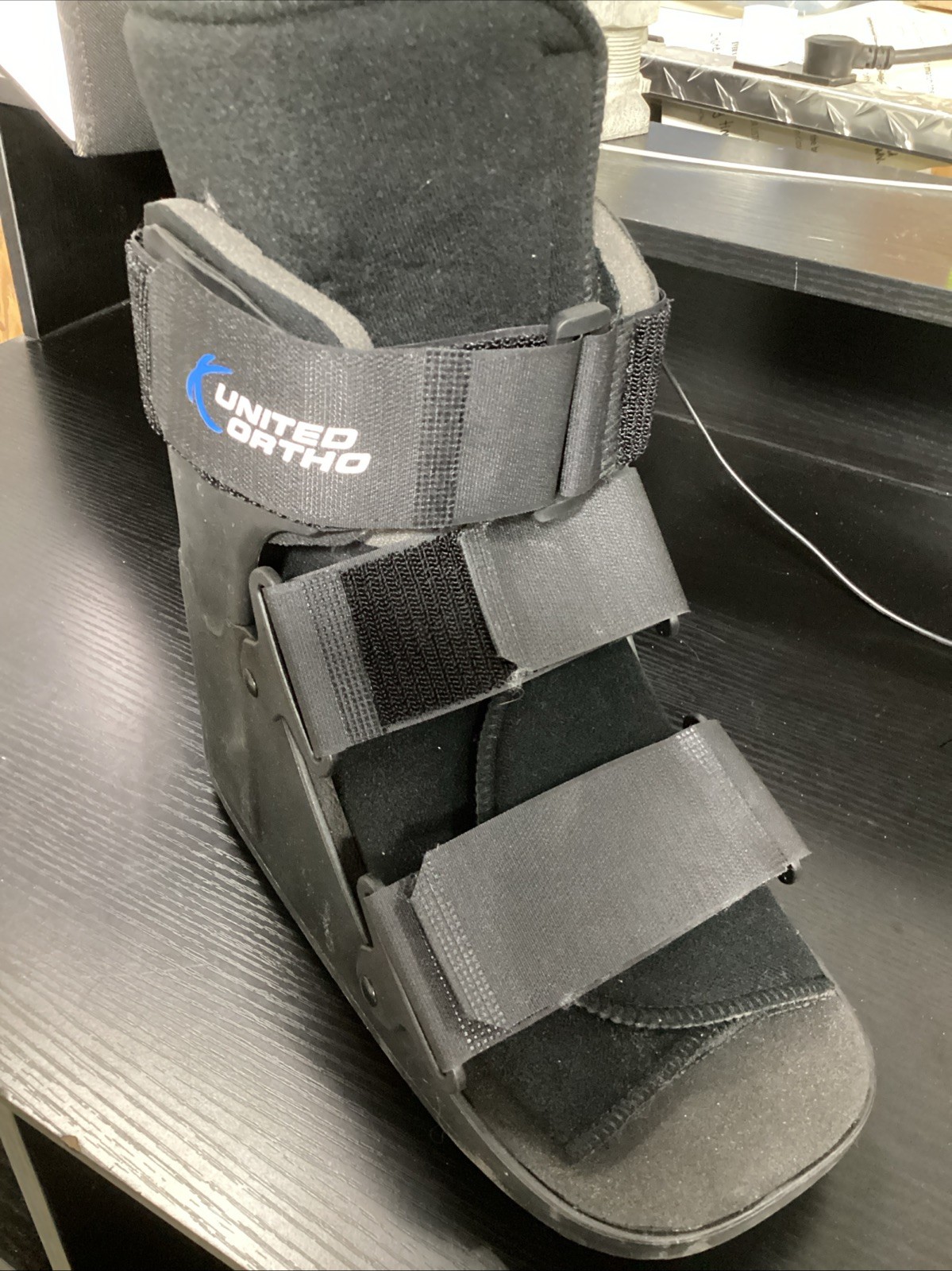 United Ortho Short Cam Walker Fracture Boot MEDIUM Black USED
