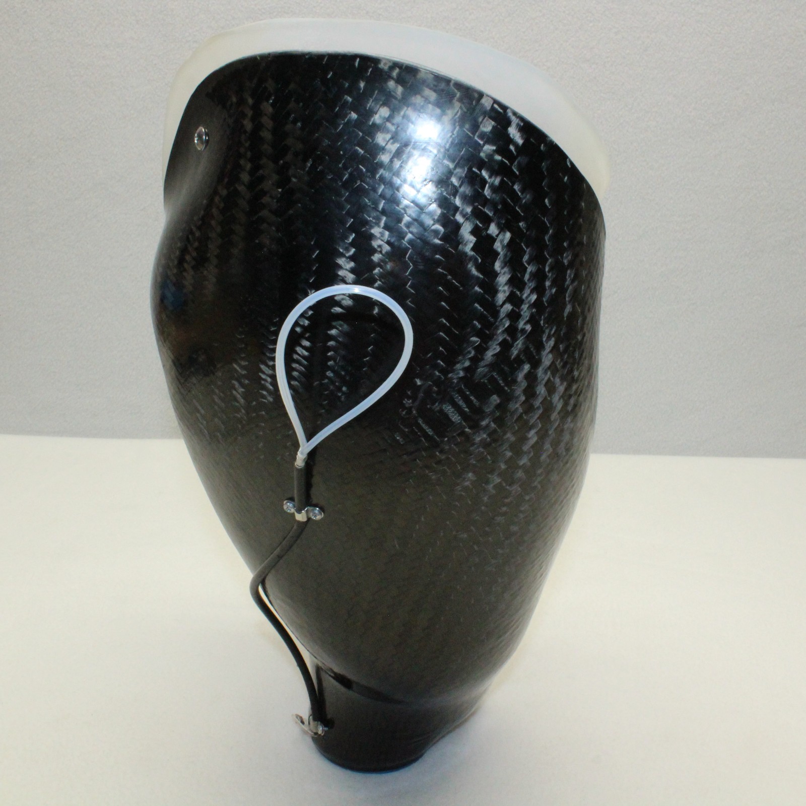 ABOVE KNEE CARBON FIBER PROSTHETIC LEFT LEG SOCKET OSSUR DISTAL~ W=6-7″ H=10-15″