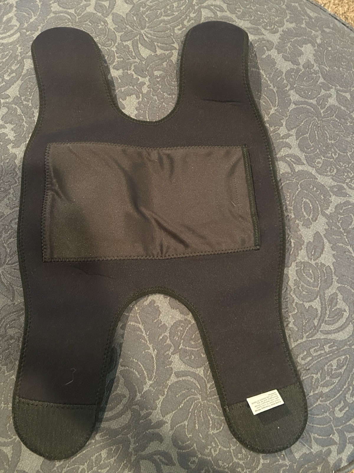 Mueller Adjustable Knee Support Brace Closed Patella Neoprene Black Soft Straps