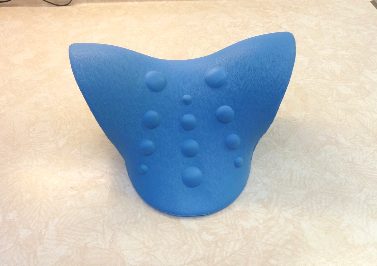 Compact Cervical Pillow and Traction Device for Comfortable Neck Support Kenko