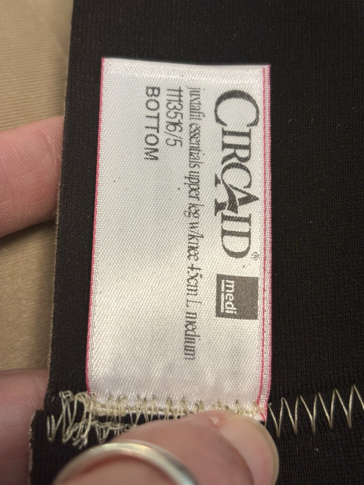 Medi Circaid Juxtafit Essentials Upper LEFT Leg With Knee- Medium Beige New!