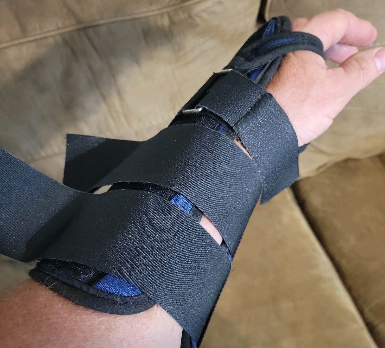 FOAM WRIST SPLINT, LEFT, LARGE, BLUE, PROCARE, STEEL IMMOBILIZATION