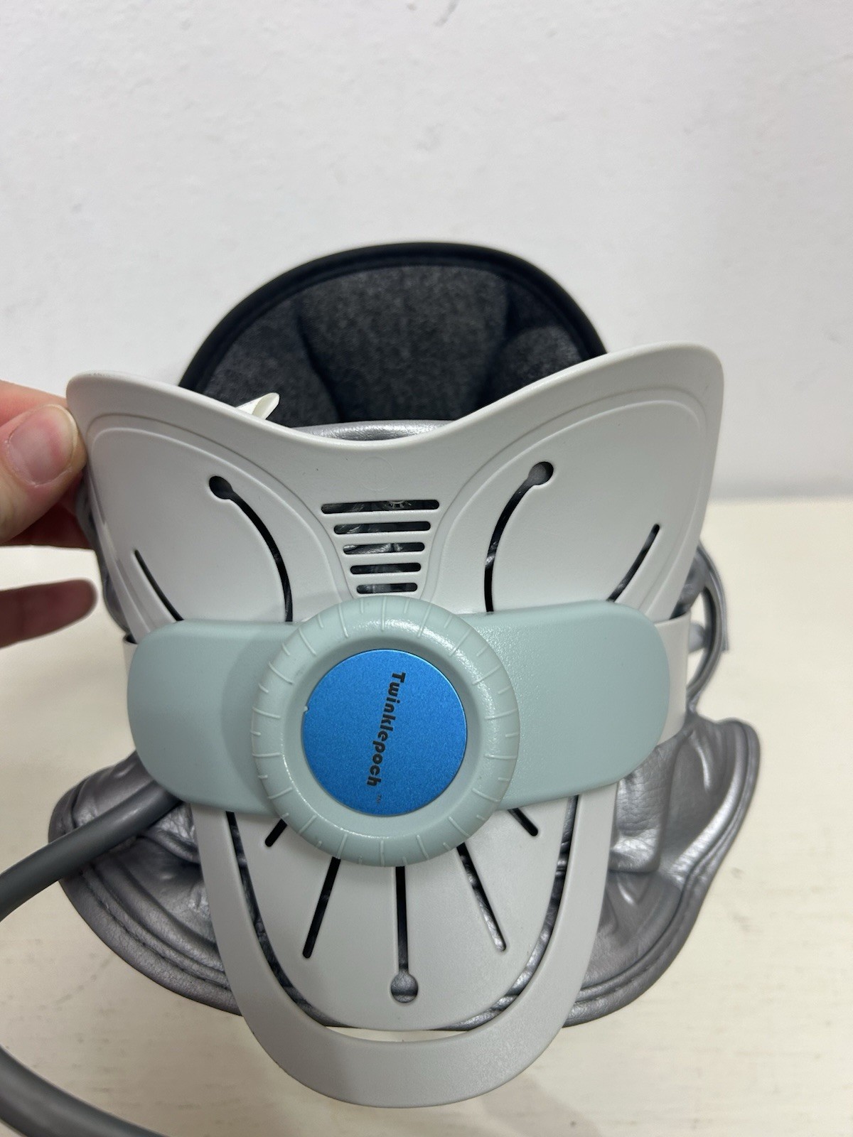 Twinklepoch Cervical Neck Traction Device Brace Adjustable No Pump – CLEAN