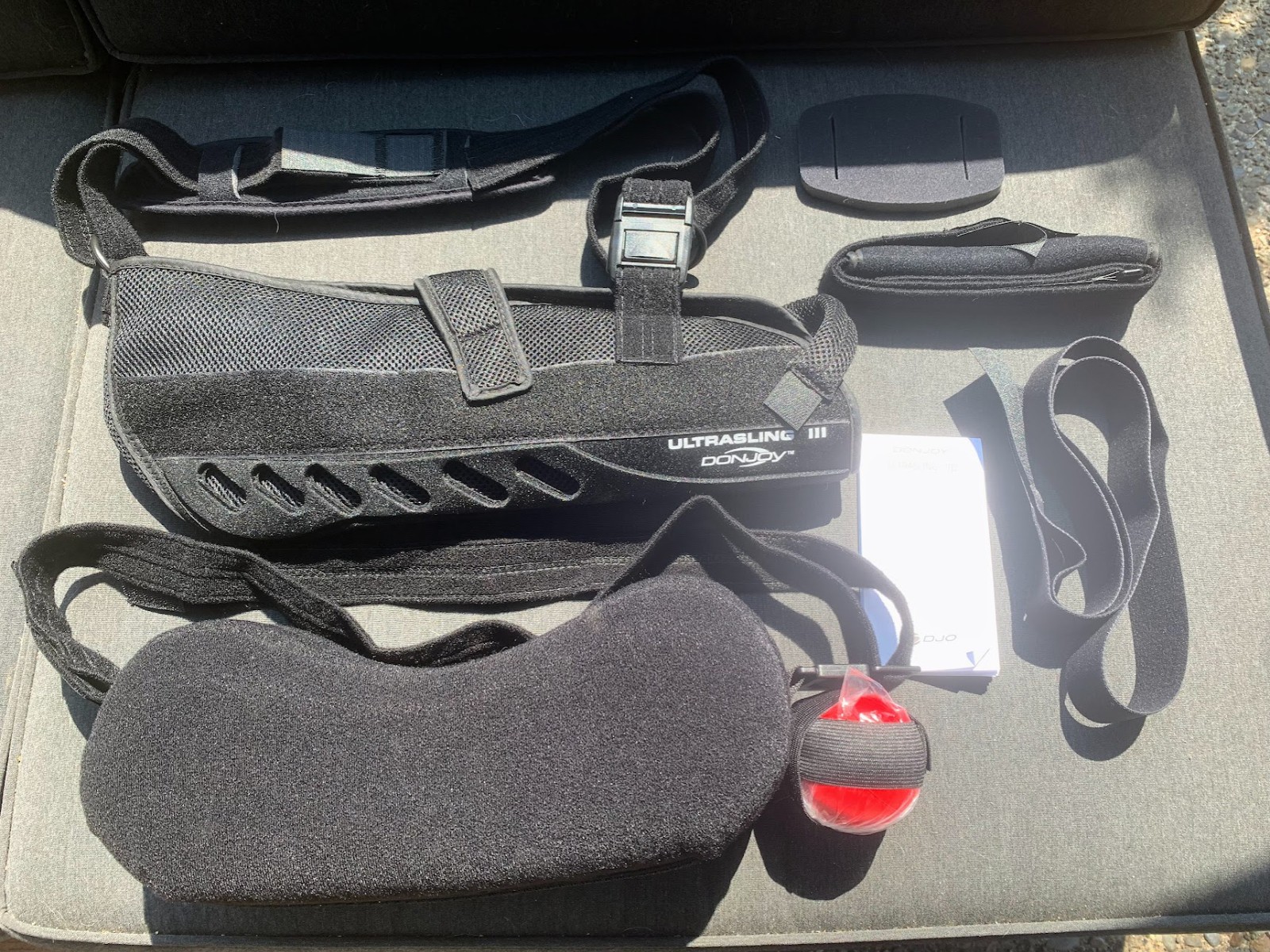 Donjoy Ultrasling III Large Shoulder Immobilizer w/ Ball + Pad 11-0449-4