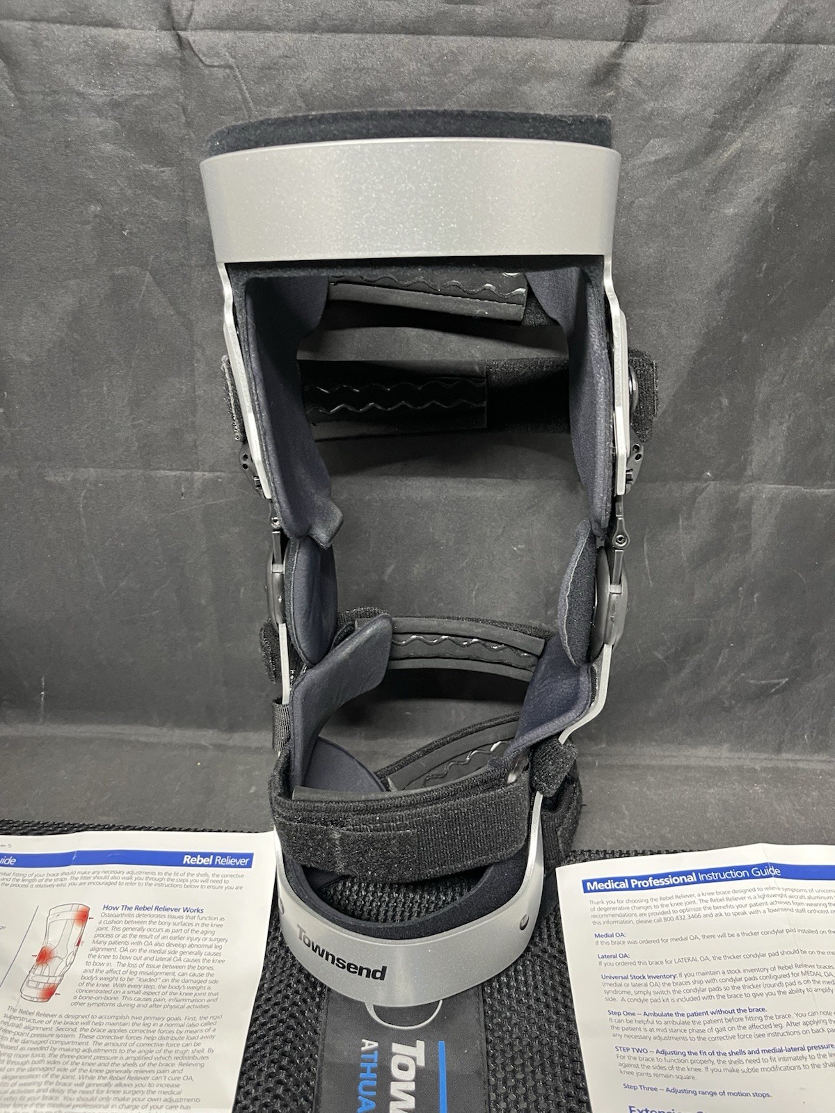Townsend Rebel Reliever Adjustable Straps Knee Brace Black Right
