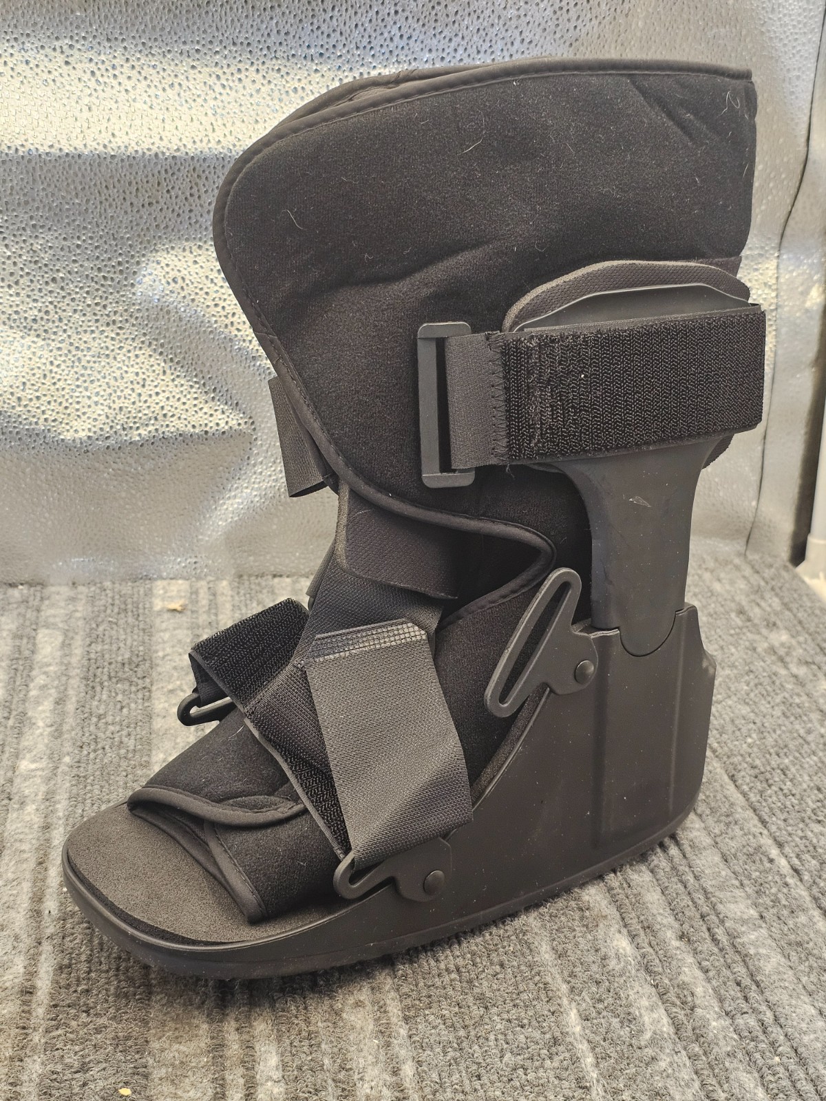 United Ortho Short Air Cam Walker Fracture Boot, Medium, Black