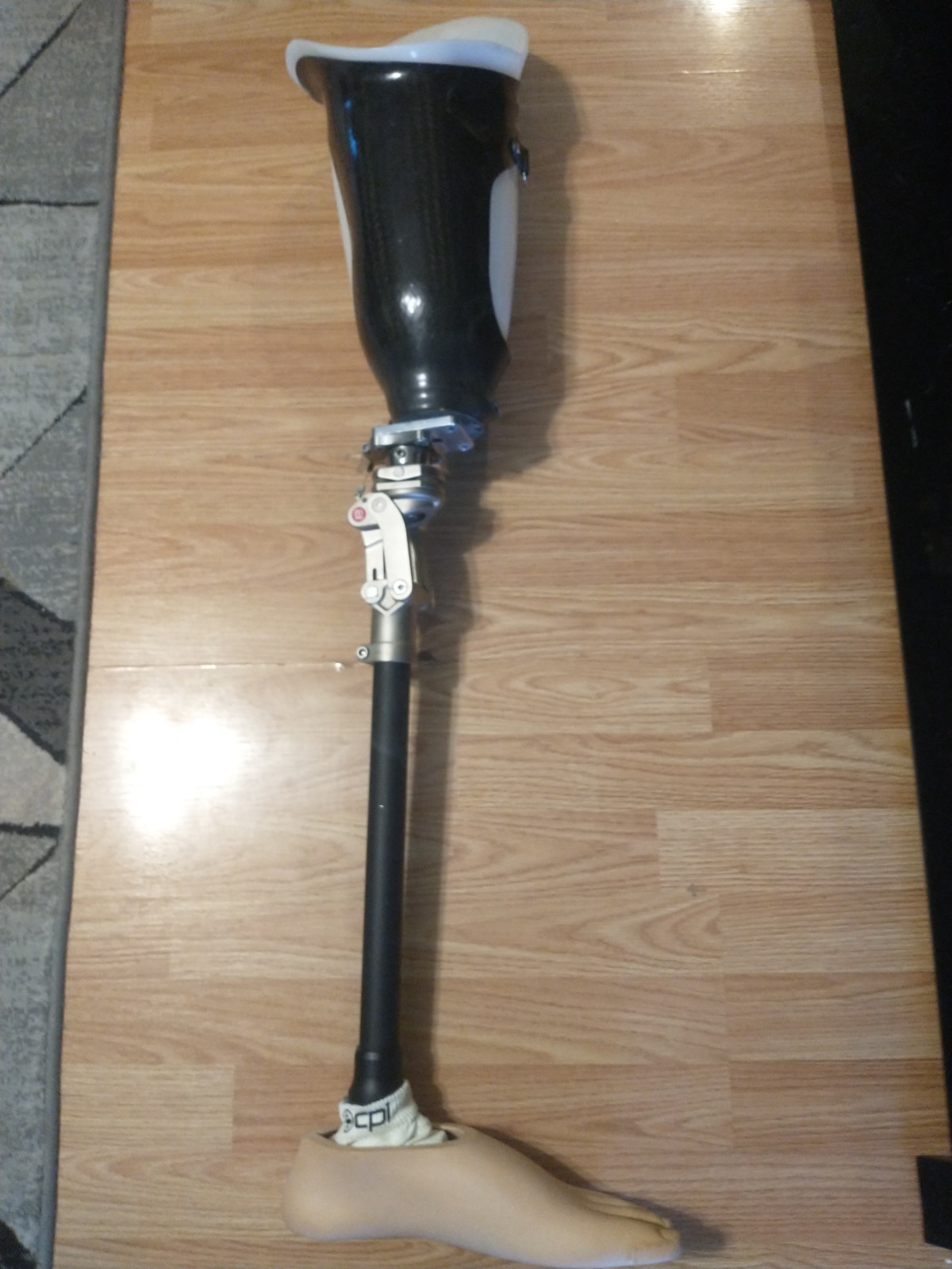 Carbon Fiber Adjustable Prosthetic Leg w/ Knee Joint & Foot Shell, CE, B/W