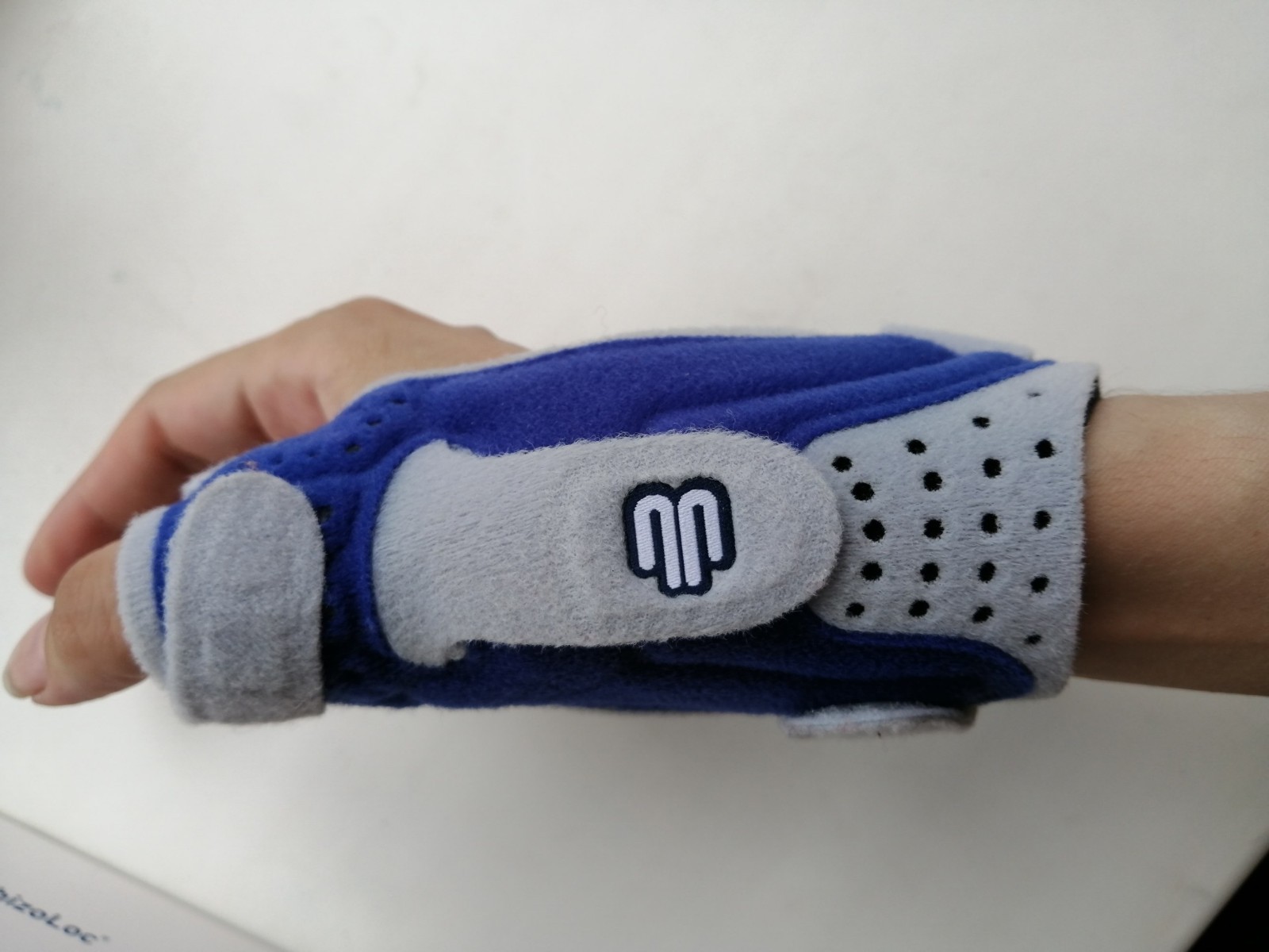 Bauerfeind Rhizoloc Thumb Brace Right Size 2 Support Finger Size M-L