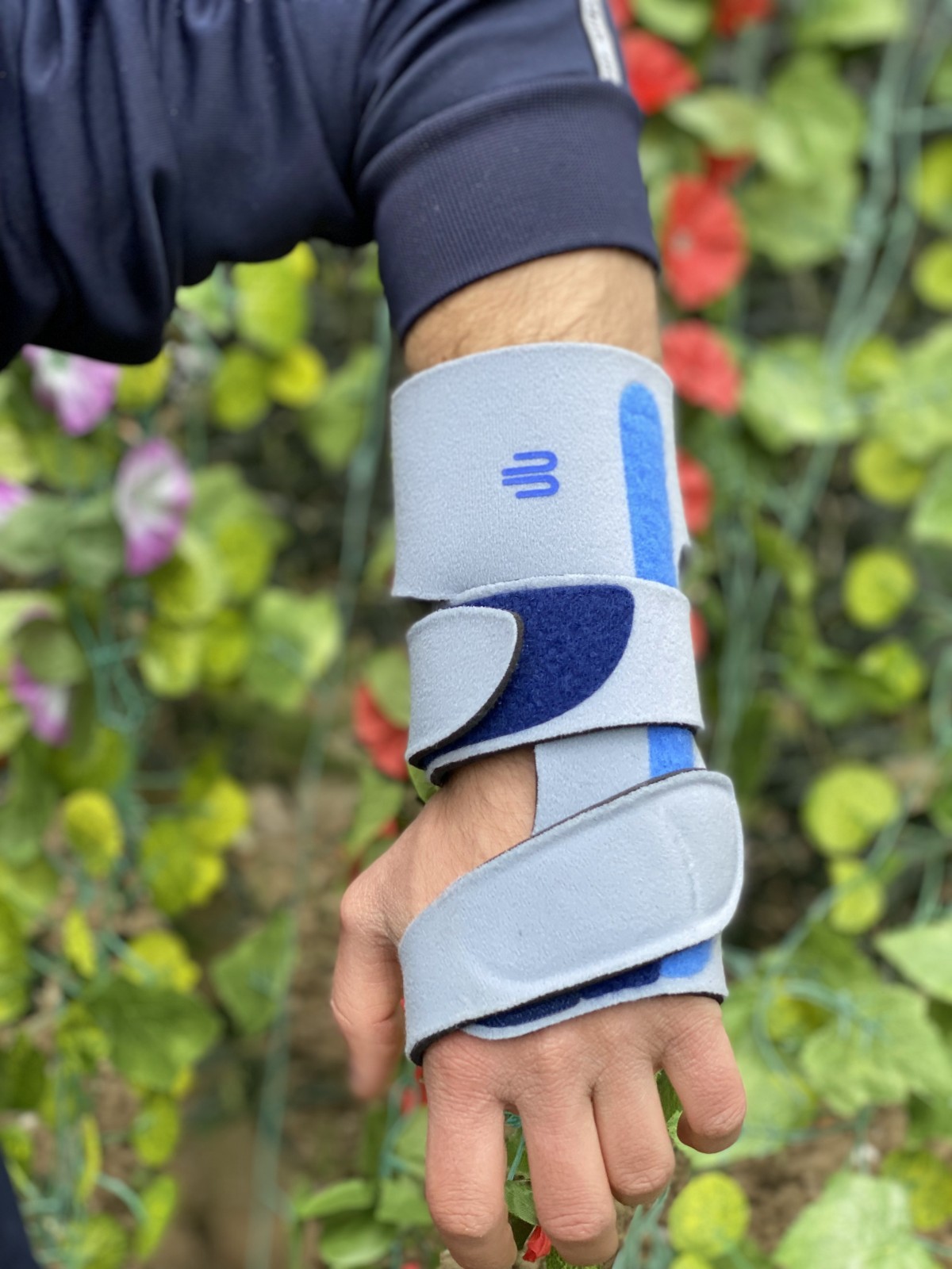 Bauerfeind Manuloc Wrist Stabilizing Support Size 1 Left Carpus Joint