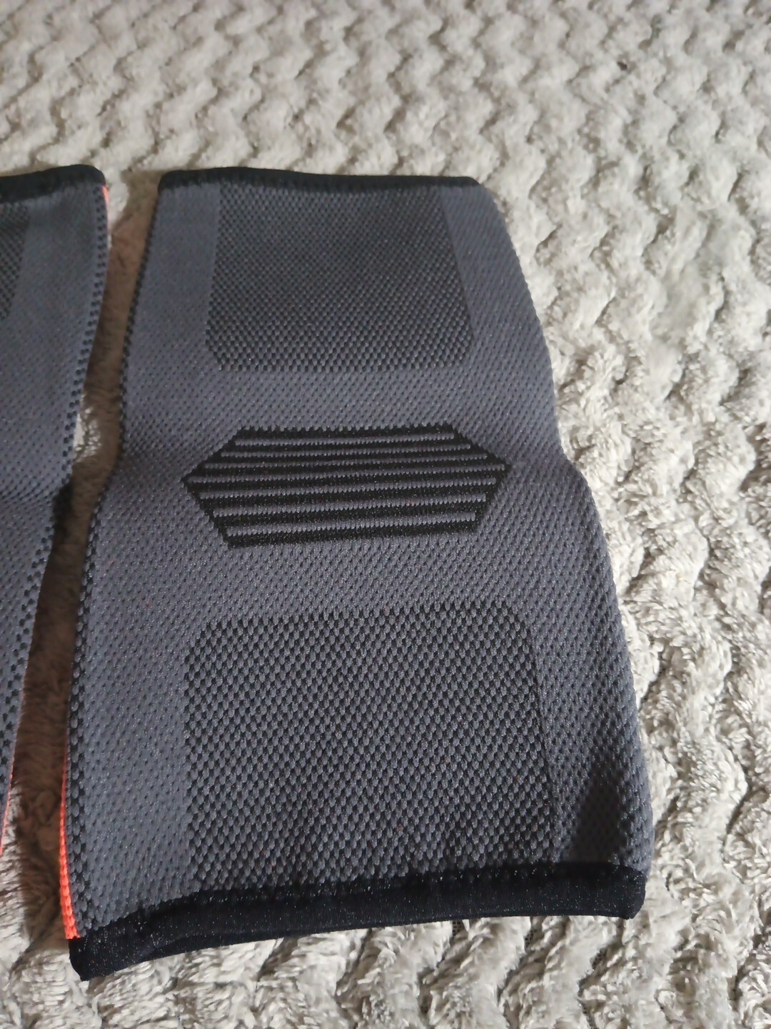 2 Black & Orange Meiddano Elbow Support Compression Sleeves Elbow Med Tendoniti
