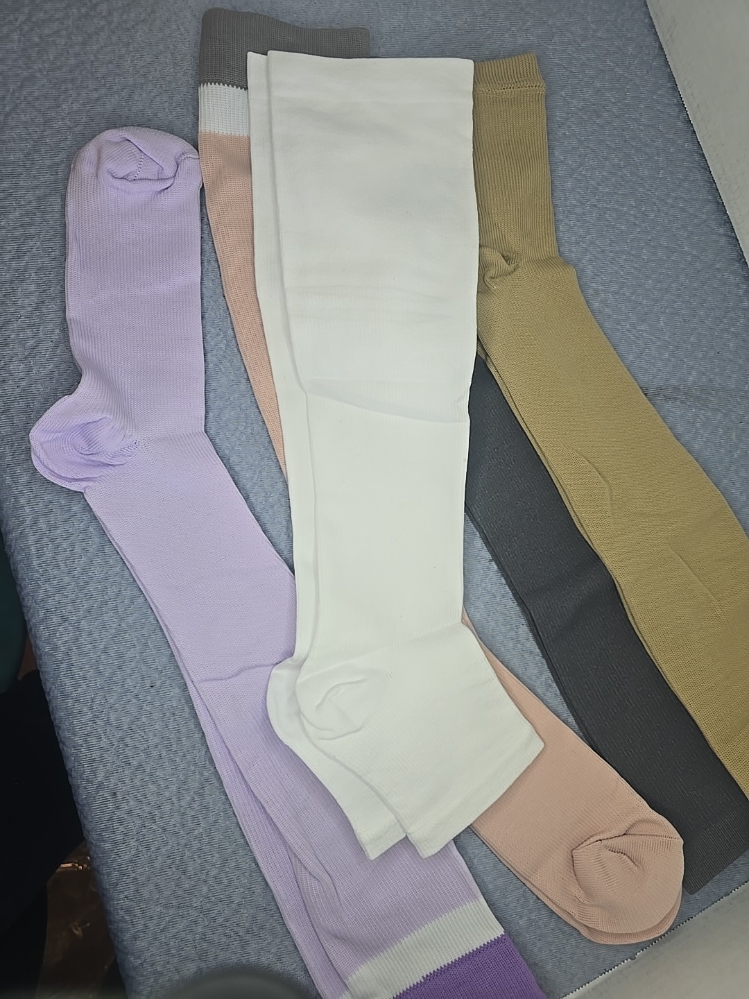 5 Pairs Compression Socks Set – 3 Toeless & 2 Full Toe – 15-20mmHg Stylish Color