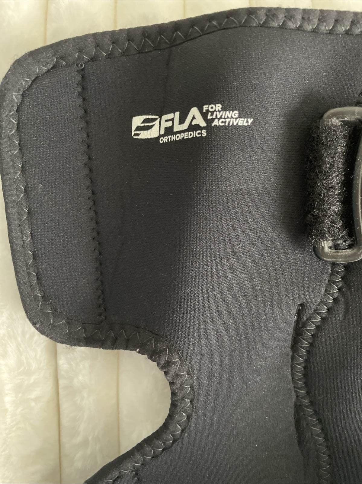 FLA Wrap-Around Hinged Knee Stabilizing Brace (Black) Small