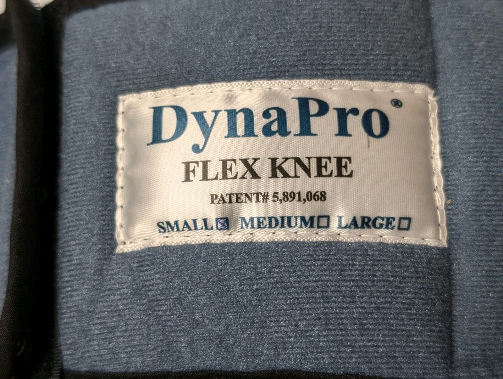 DYNA PRO Flex Knee Size Small ( USED).
