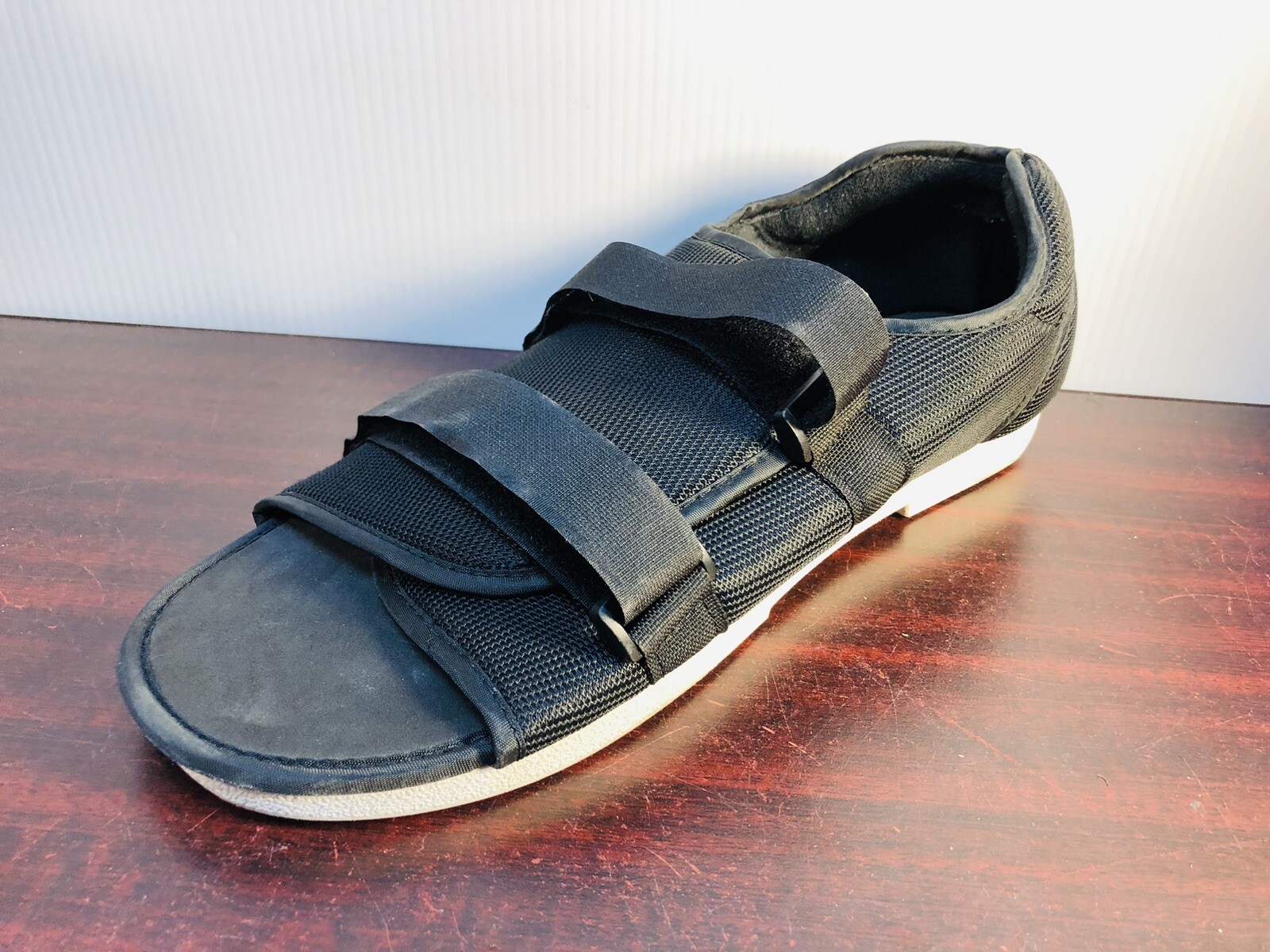 Man Post Op Shoe XL adjustable straps 1 shoe for left or right