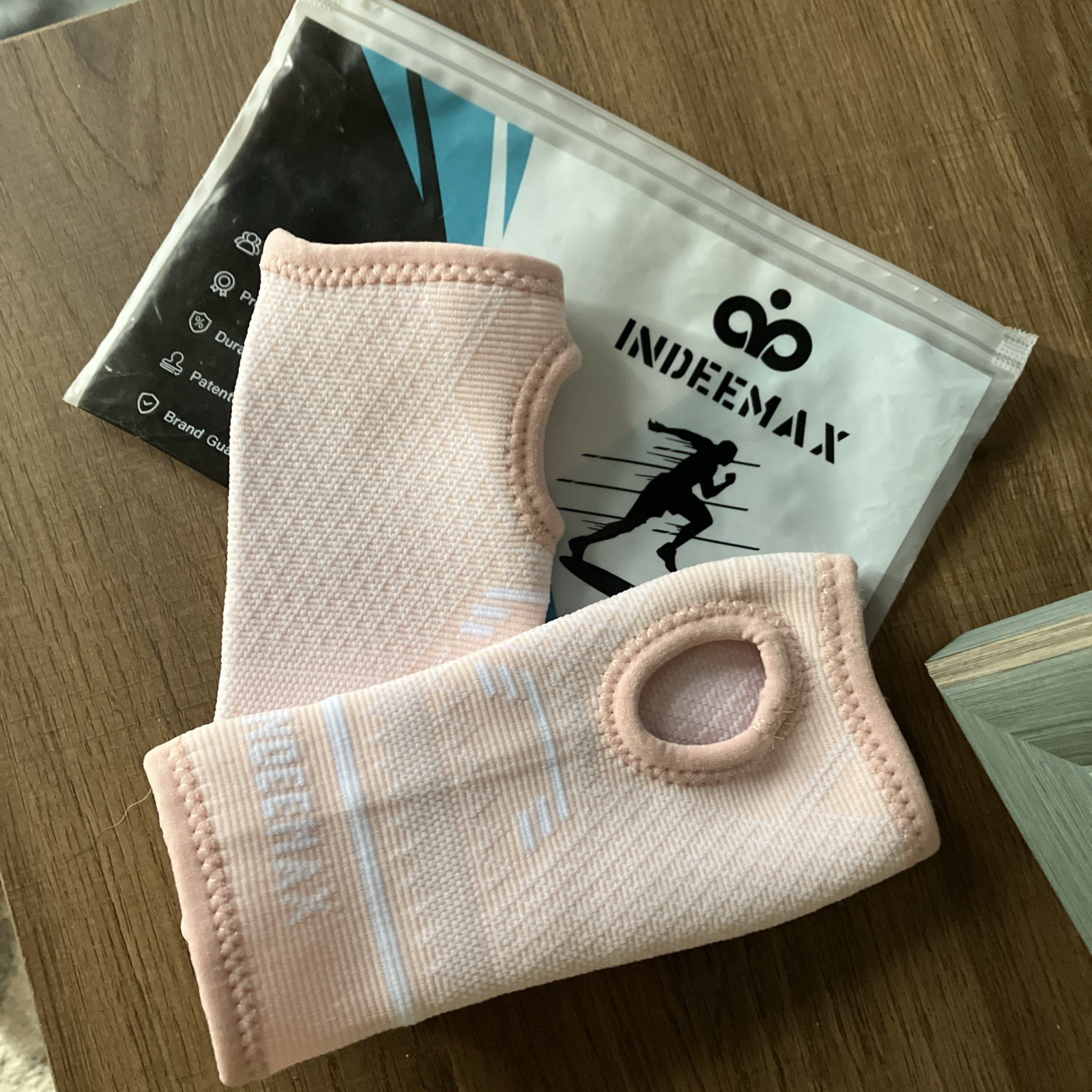 Open Box Copper Wrist Compression Sleeve Hand Brace Pink Small 1 Pair New unisex