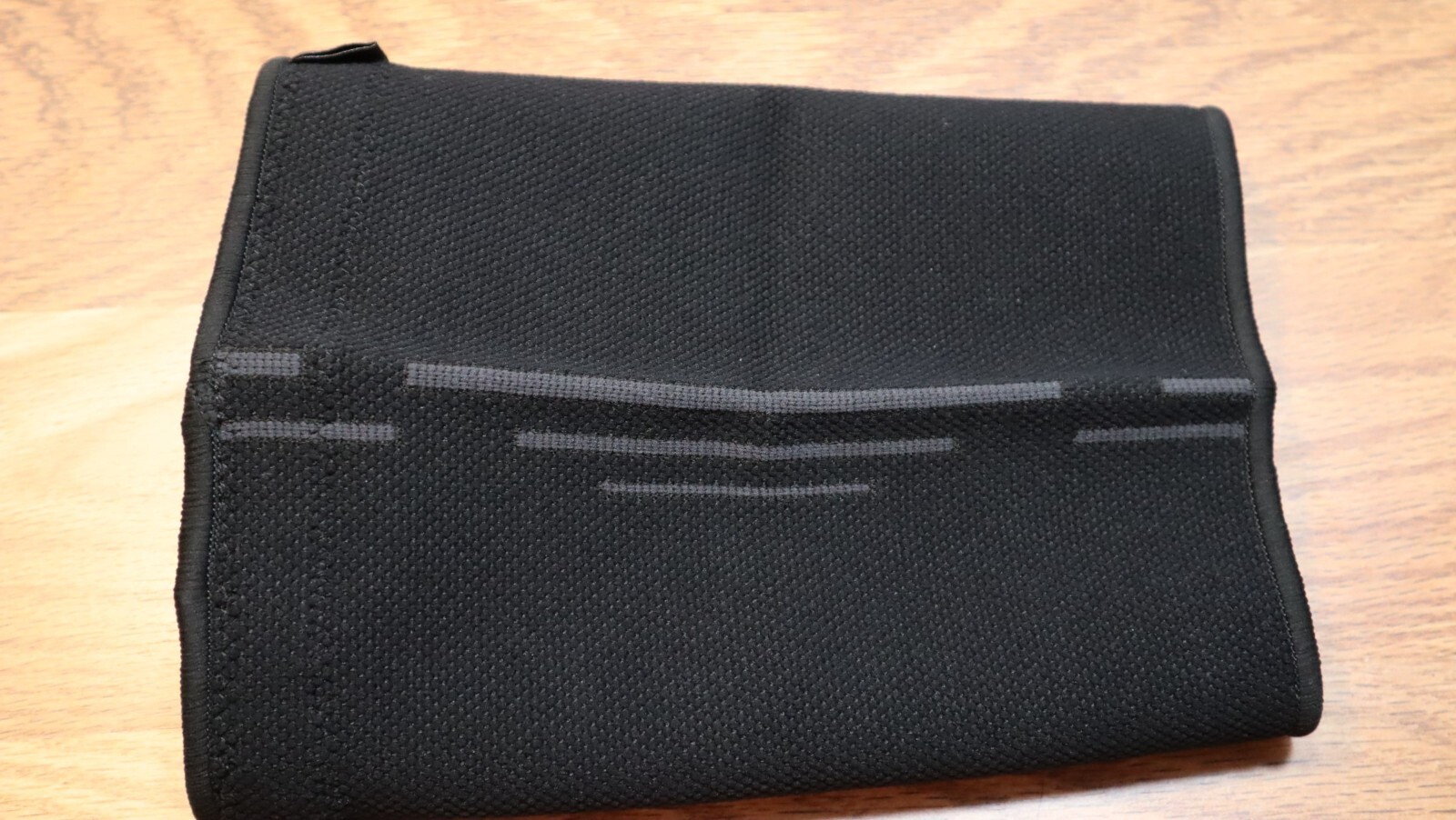 Run Forever Sports Black Thigh Compression Sleeve (1) Size Medium **NOT A PAIR**