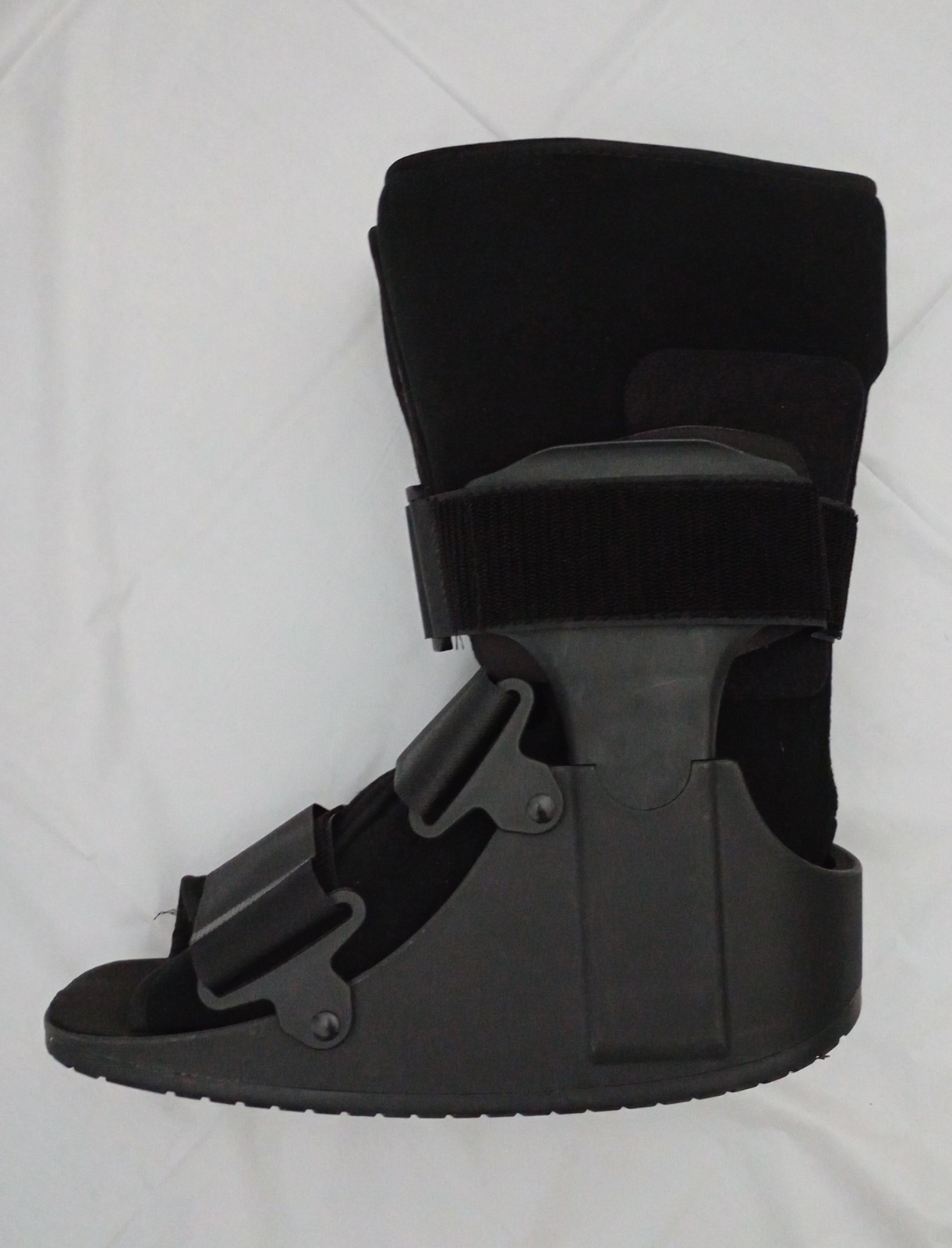 Ankle And Foot Brace. United Ortho Air Cam Walker. Broken Bone Fracture Boot.