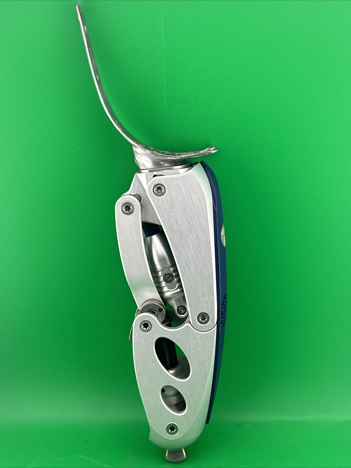 OTTOBOCK Otto Bock 3r60 Prosthetic Knee. 3r60=kd. Comes W/ Lamination Anchor