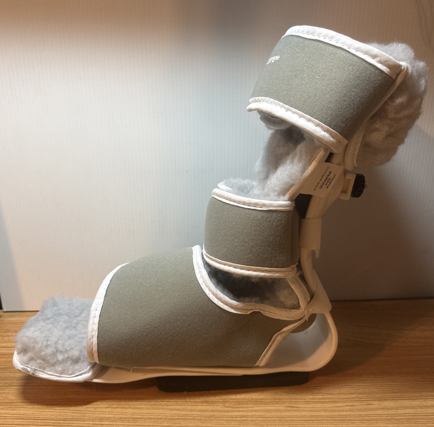 Procare 79-90550 Hook & Loop Closure Universal Podous Boot, Regular – OPEN BOX