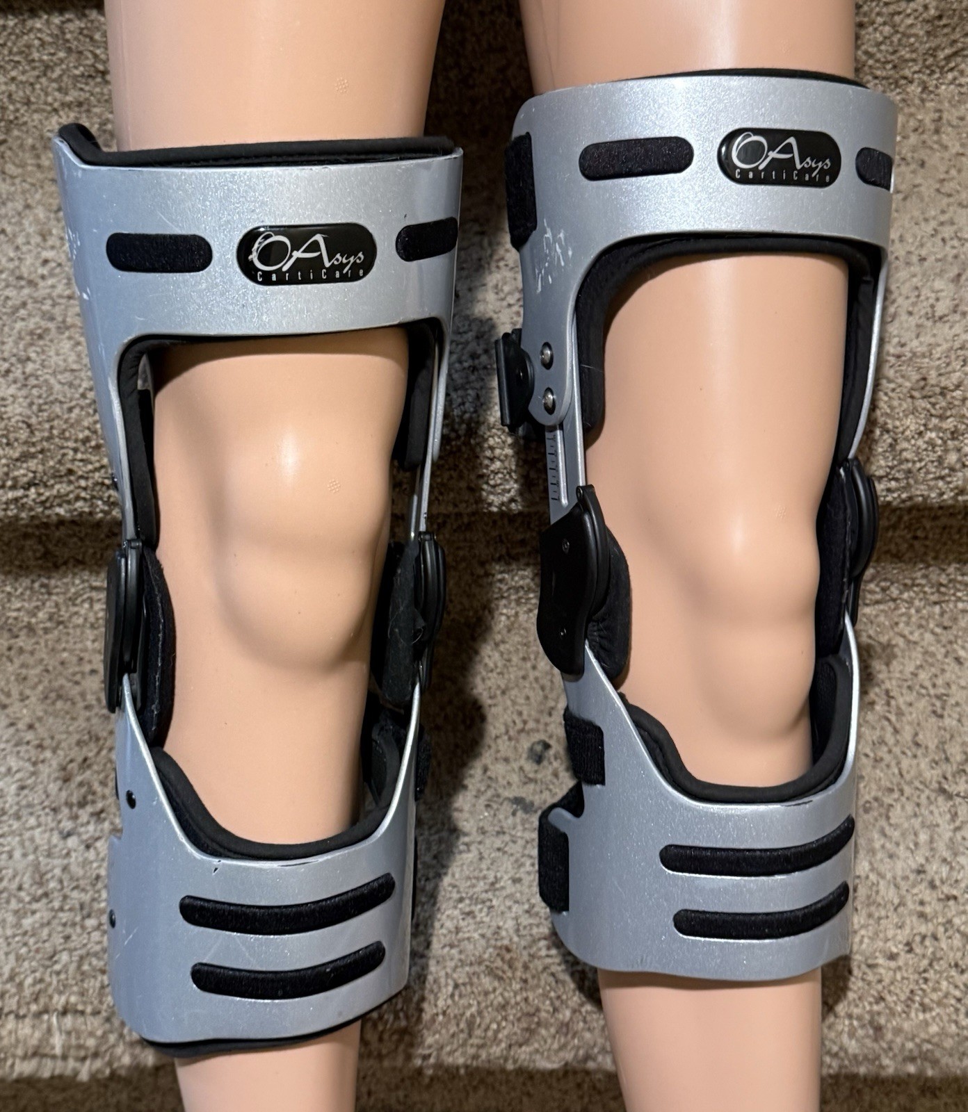 Pair Medium OSSUR OAsys Carticare Adjustable Knee Braces Silver Left & Right