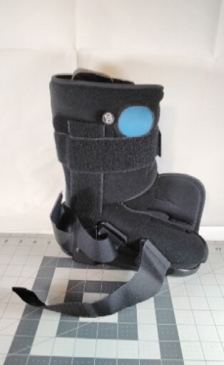 Medical Mid Walker Boot, Small excellent shape
