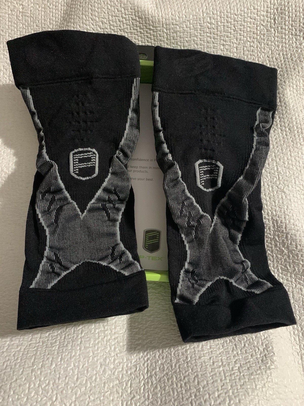 P-TEX ** PRO KNIT COMPRESSION CALF SLEEVES **P-TEXC500” Small Pair **BLACK*NEW**