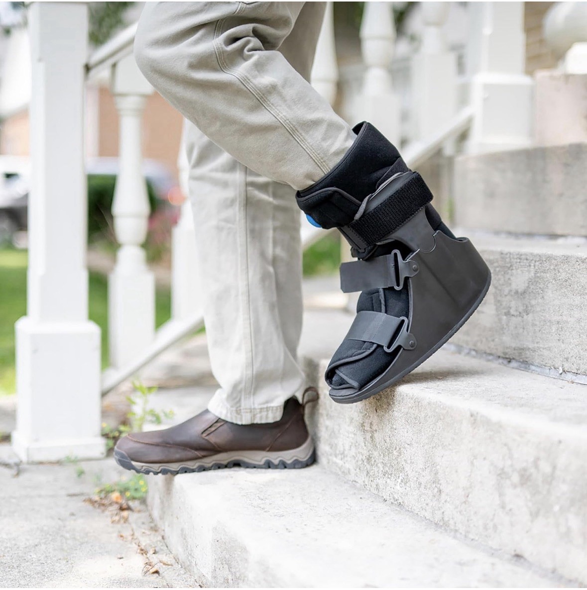 United Ortho USA14113 Short Air Cam Walker Fracture Boot, Small, Black