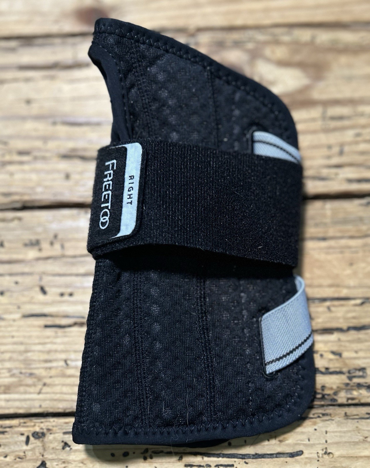 FREETOO Unisex S/M Black Carpal Tunnel Right Wrist Support Brace