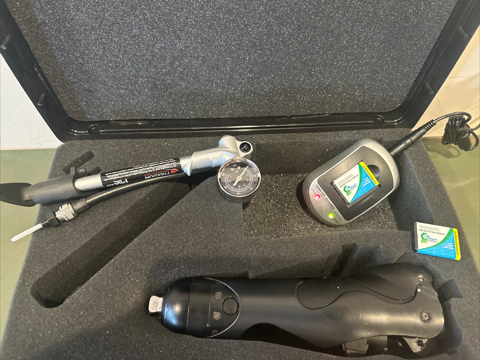freedom plie 3 microprocessor prosthetic knee. great condition. Threaded Top
