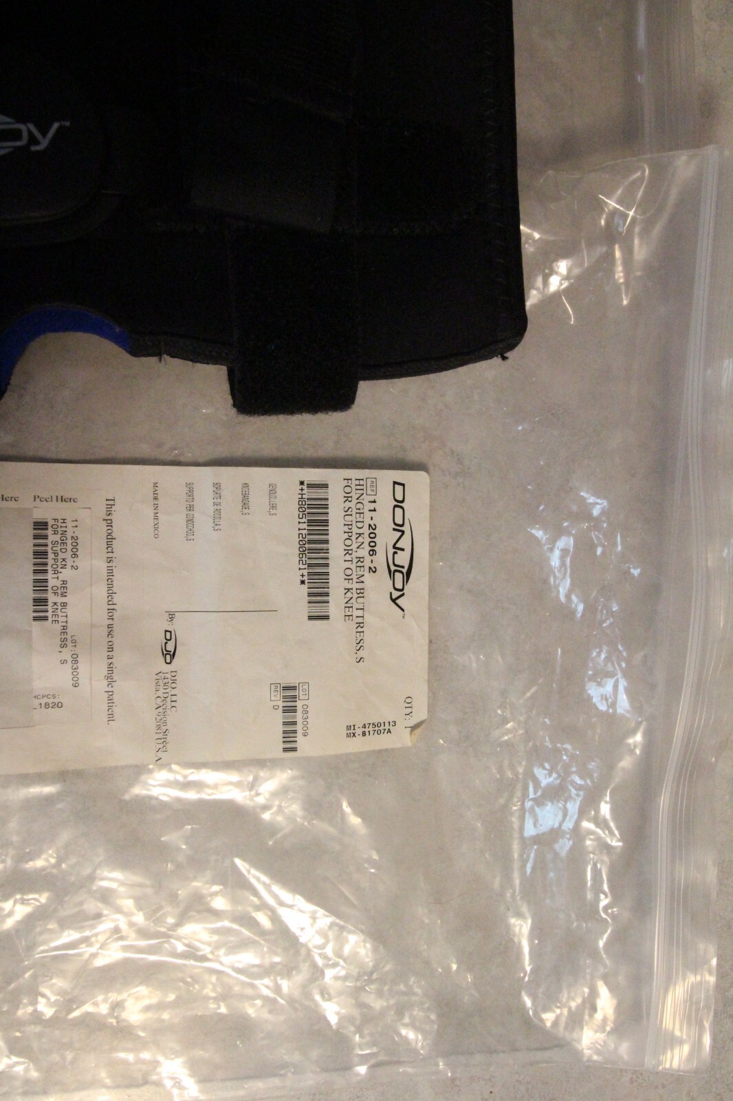 2 DONJOY Hinged Knee Support Braces Small, REM Buttress, POP, S with Carry Bag