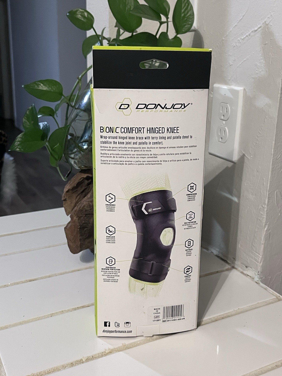 Donjoy Performance Bionic Comfort Hinged Knee Brace Size SMALL
