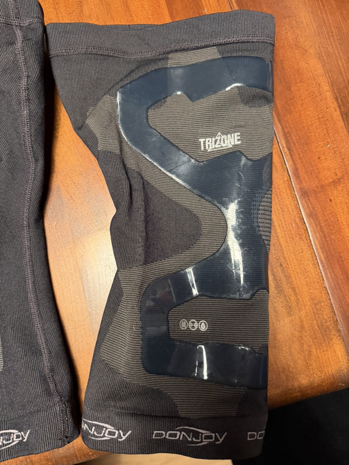 DonJoy Performance TriZone Knee Support Sleeve L Pair, Set of 2 Compression