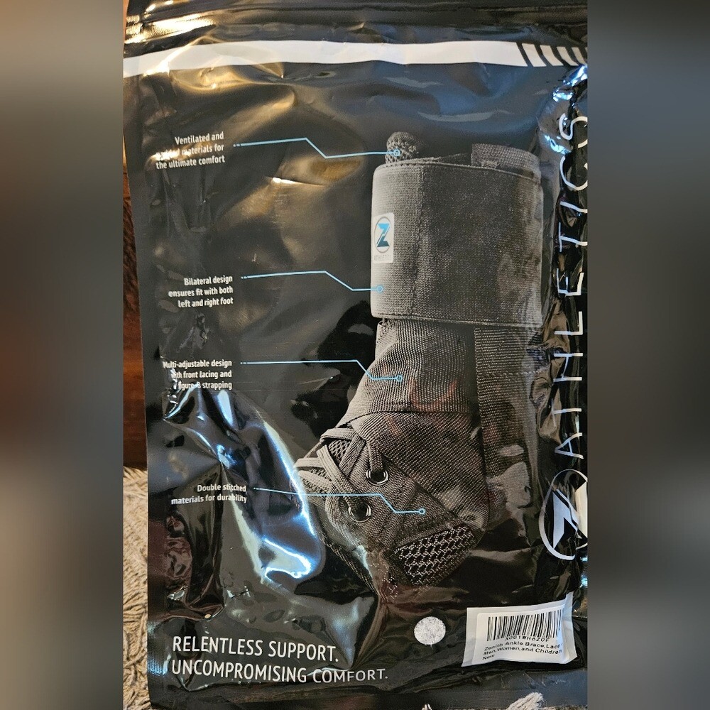 New in package~Zenith Ankle Brace Lace up~ size medium black