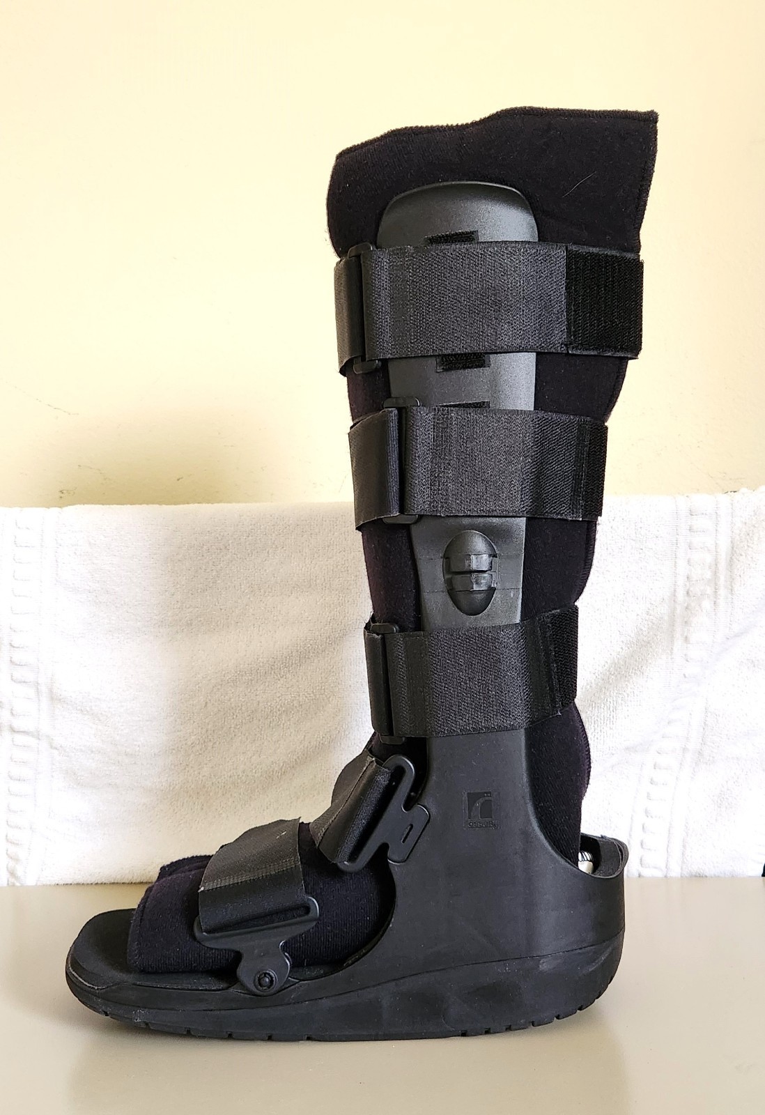 Ossur Equalizer Orthopedic Adjustable Walking Boot Medium w/Instruction Manual