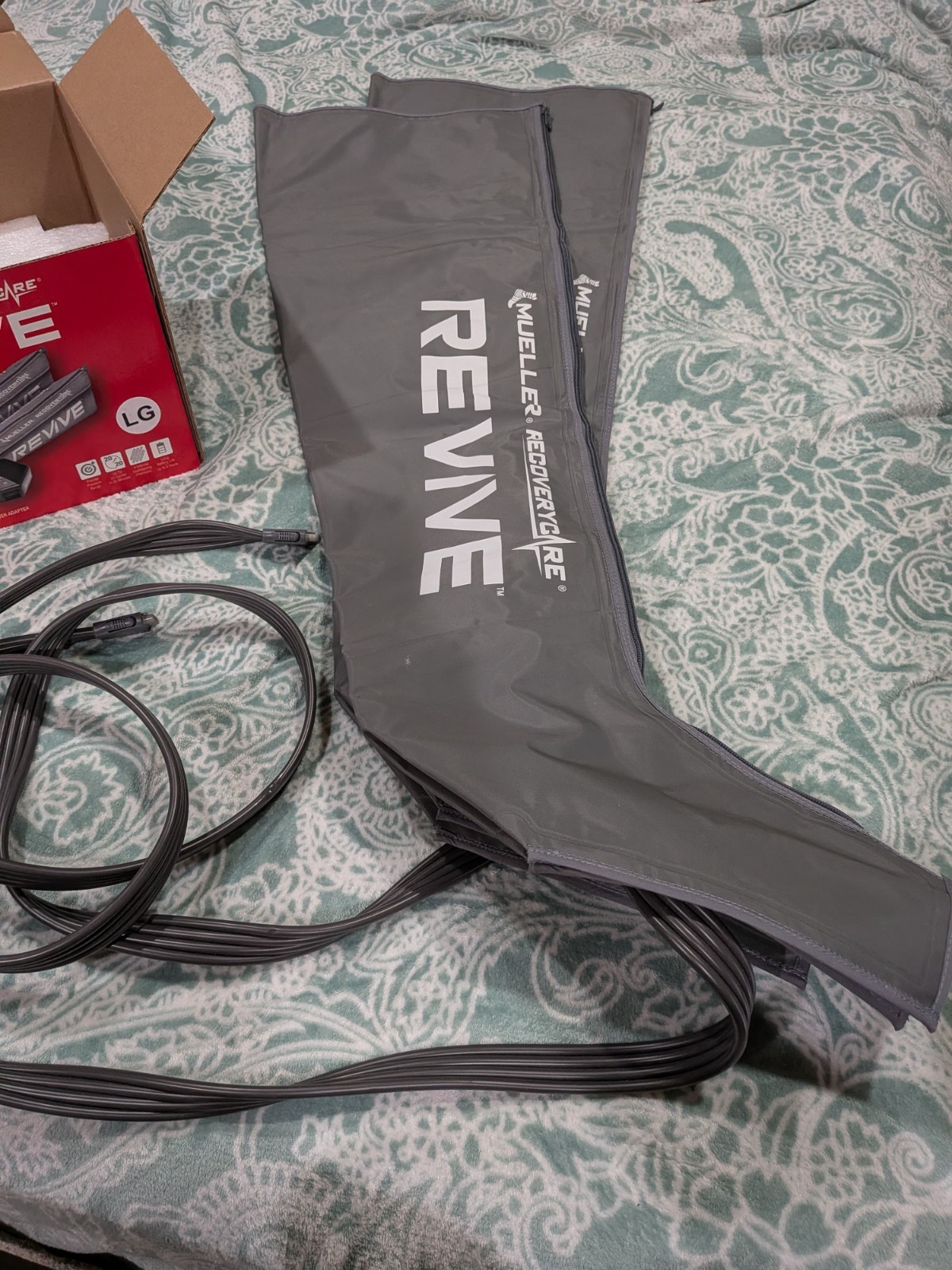 Mueller REVIVE M2: Full Leg Boots and M2 Console, Size LG. Slightly Used.