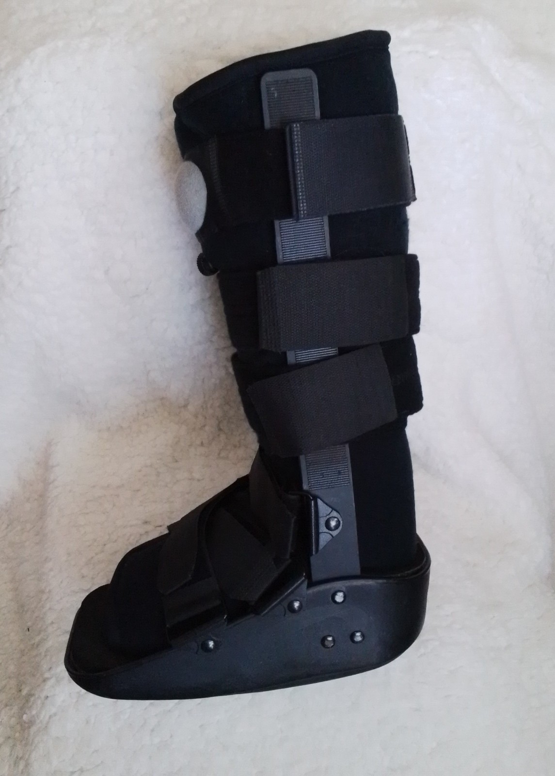 Maxtrax DJO, LLC. Air Walker Pneumatic Orthopedic Walking Boot Size Small