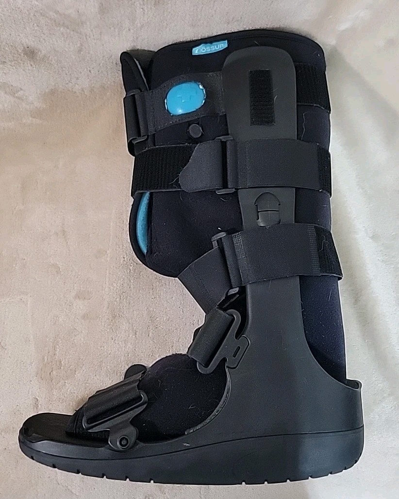 Ossur Mid-Calf Boot – Formfit Walker Air – Clean & Great Condition