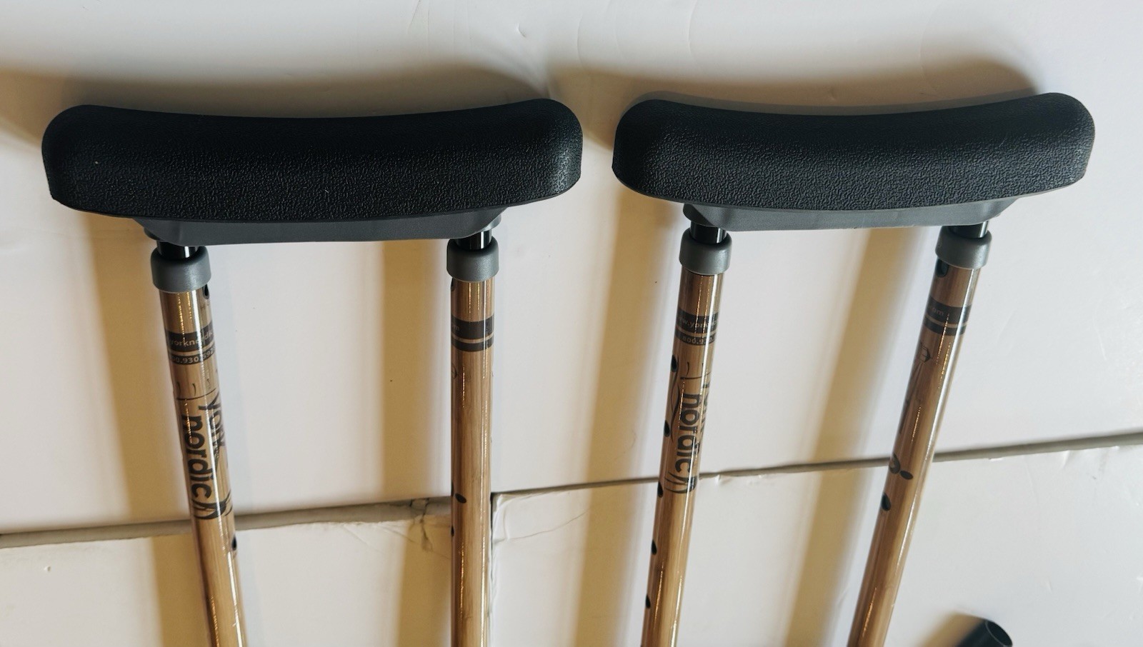NEW OPEN BOX York Nordic Spring Cushion Crutches Adjustable Travel 330 lb Pair